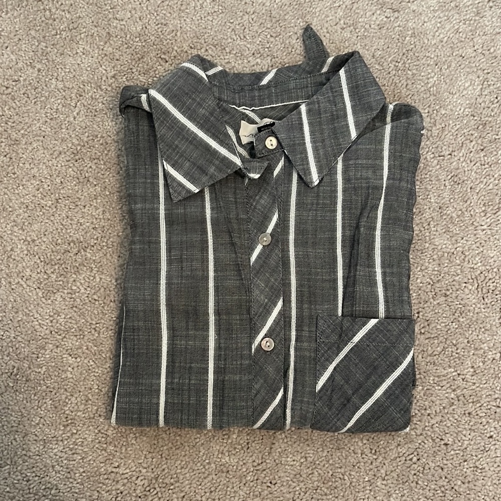 Universal Thread Button Down Shirt - Picture 4 of 4